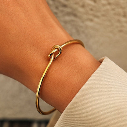 Smooth Knot Bracelet