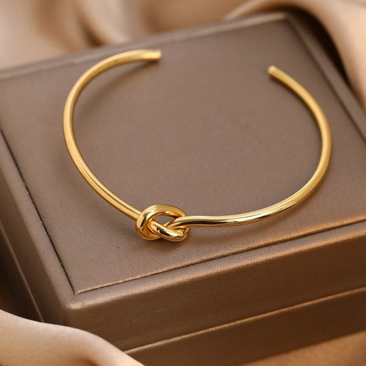 Smooth Knot Bracelet